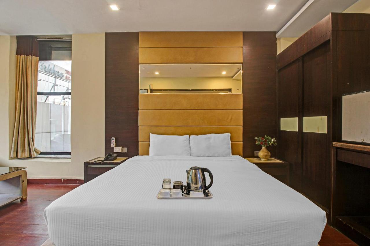 Oyo Townhouse 707 Grand Krishna Hotel Хидерабад Екстериор снимка