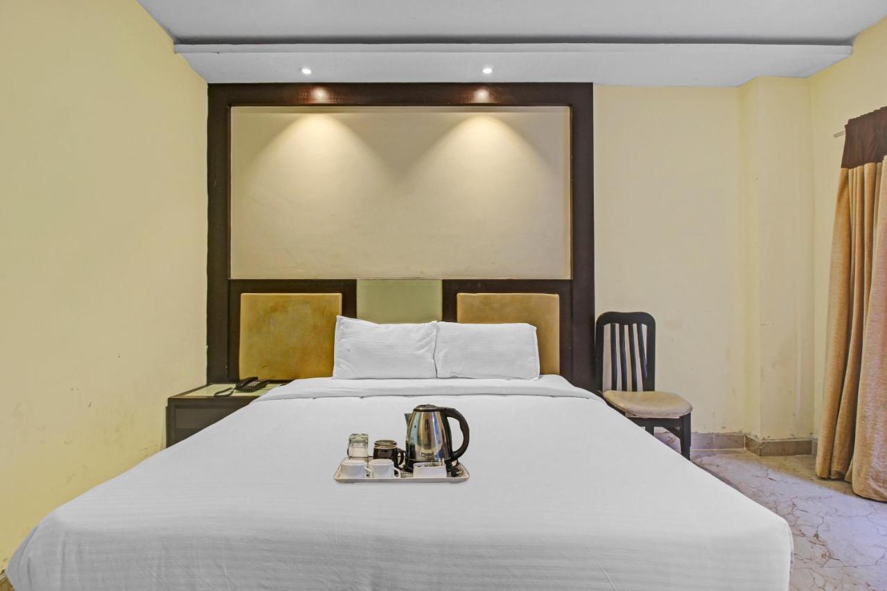 Oyo Townhouse 707 Grand Krishna Hotel Хидерабад Екстериор снимка