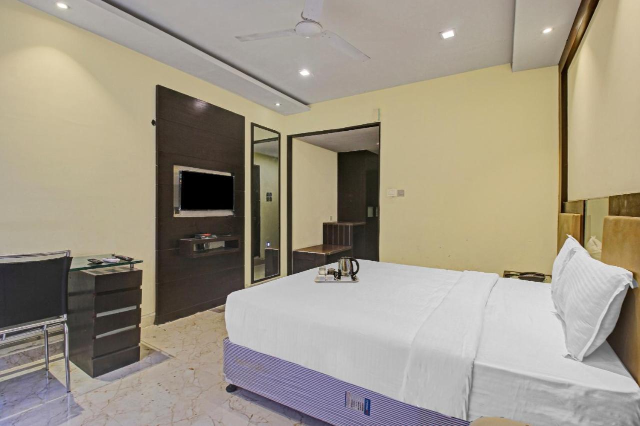 Oyo Townhouse 707 Grand Krishna Hotel Хидерабад Екстериор снимка