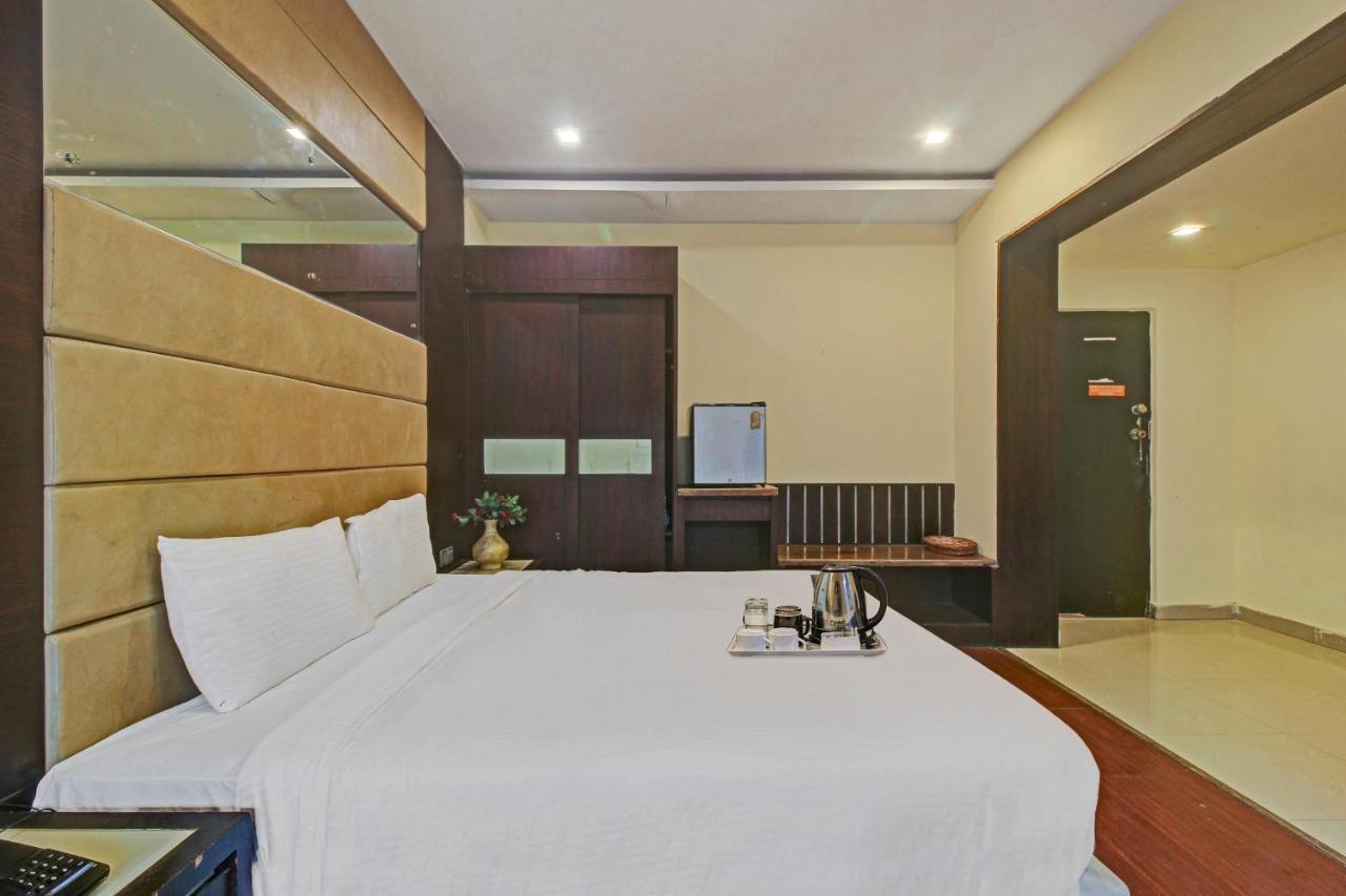 Oyo Townhouse 707 Grand Krishna Hotel Хидерабад Екстериор снимка