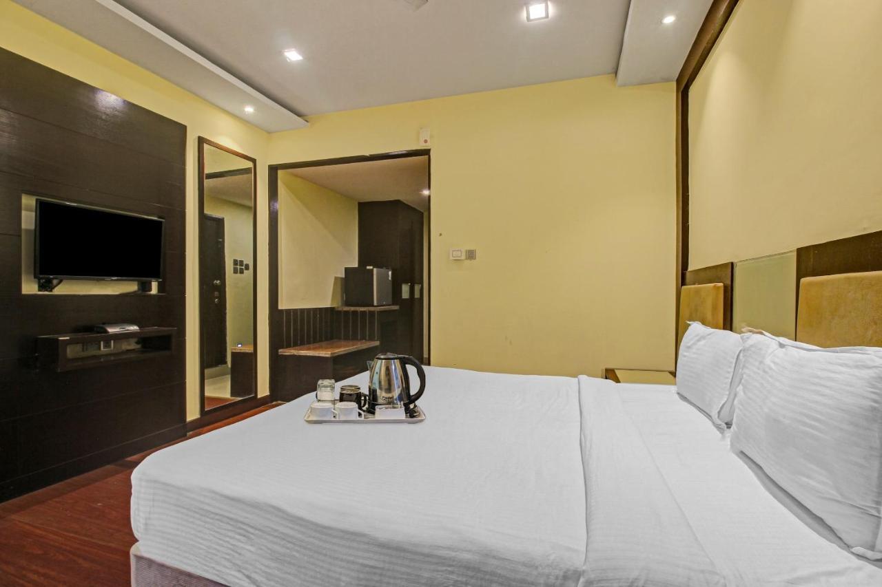 Oyo Townhouse 707 Grand Krishna Hotel Хидерабад Екстериор снимка