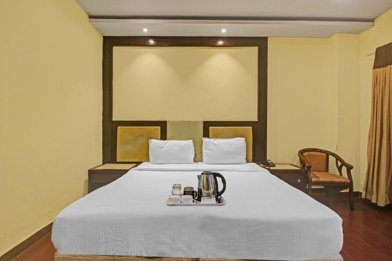 Oyo Townhouse 707 Grand Krishna Hotel Хидерабад Екстериор снимка