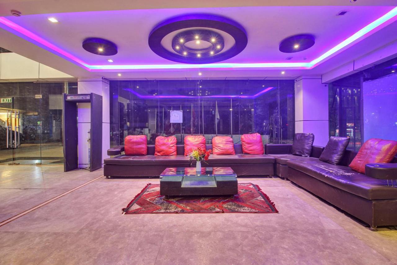 Oyo Townhouse 707 Grand Krishna Hotel Хидерабад Екстериор снимка