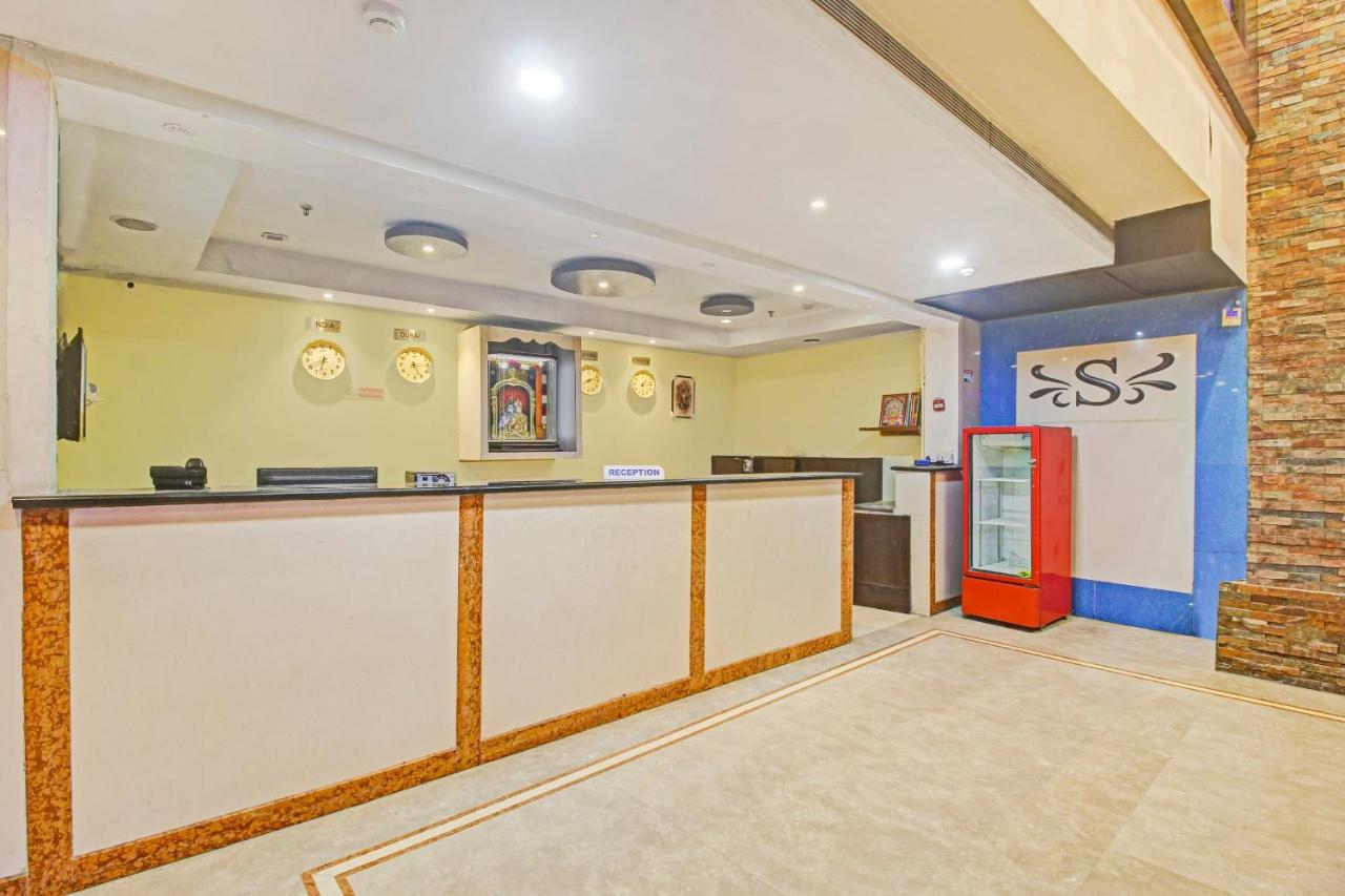 Oyo Townhouse 707 Grand Krishna Hotel Хидерабад Екстериор снимка