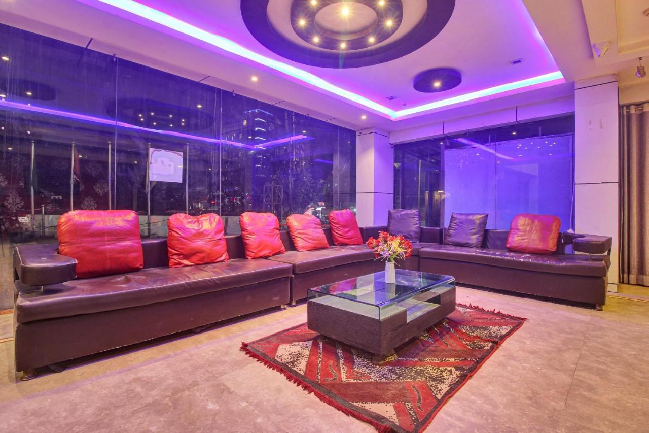 Oyo Townhouse 707 Grand Krishna Hotel Хидерабад Екстериор снимка