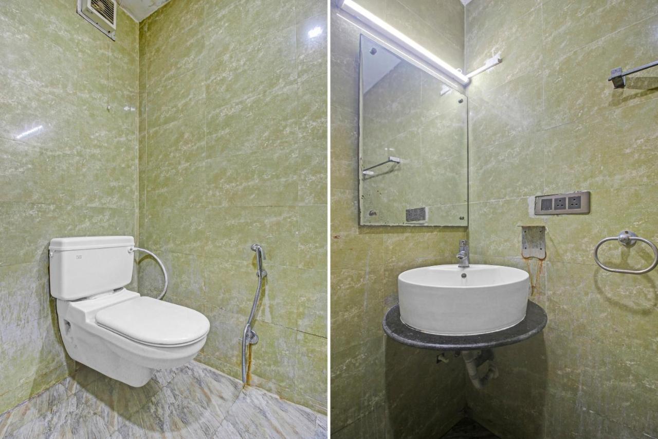 Oyo Townhouse 707 Grand Krishna Hotel Хидерабад Екстериор снимка