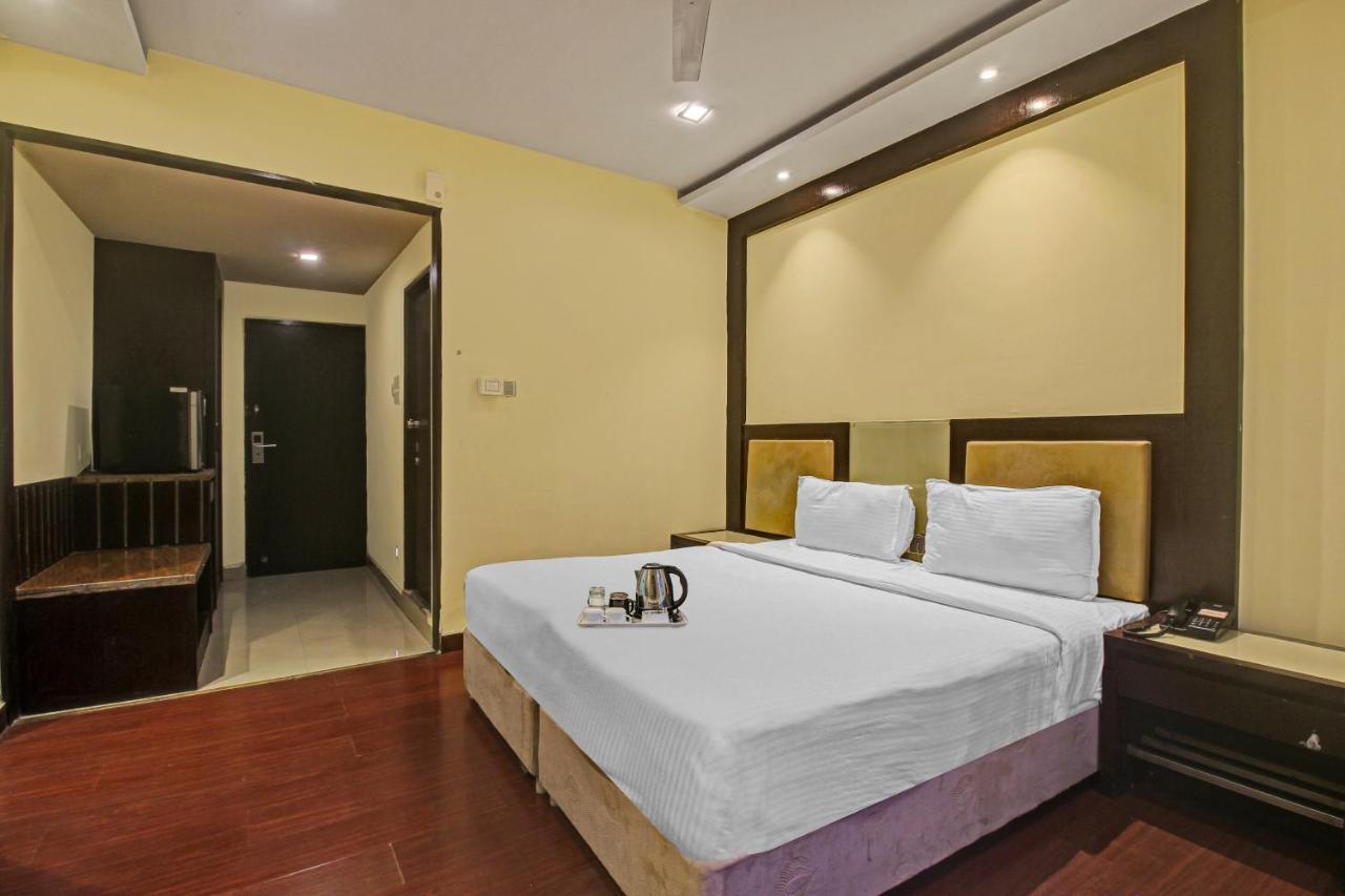 Oyo Townhouse 707 Grand Krishna Hotel Хидерабад Екстериор снимка
