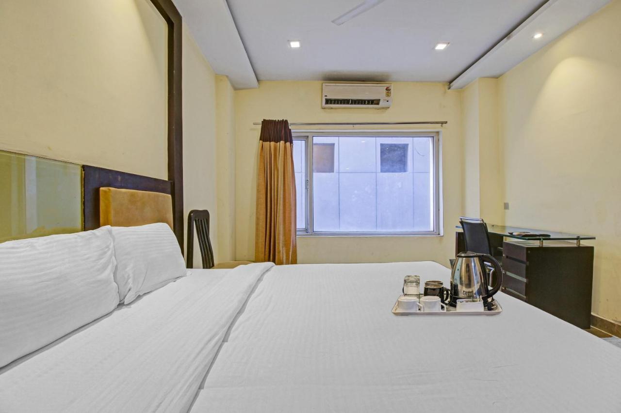 Oyo Townhouse 707 Grand Krishna Hotel Хидерабад Екстериор снимка